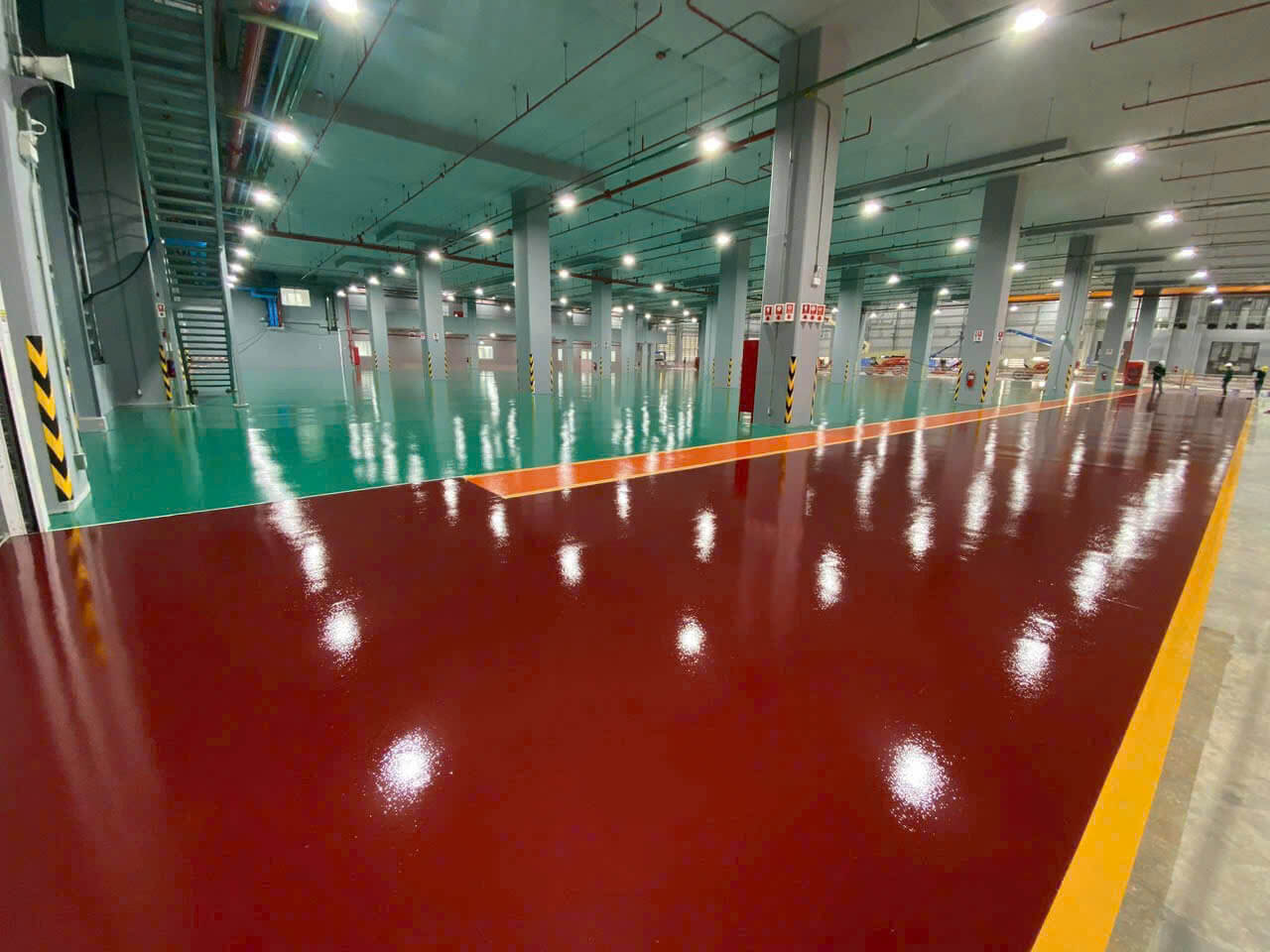 Dịch vụ thi công sàn epoxy trọn gói – Báo giá thi công sơn epoxy mới nhất
